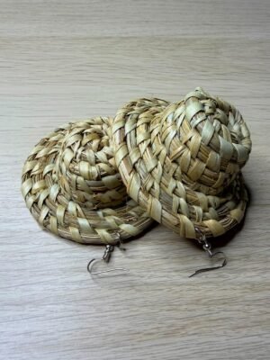 Boucle d'oreille en raphia