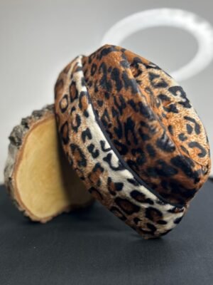 Toque en léopard (avec un toit)